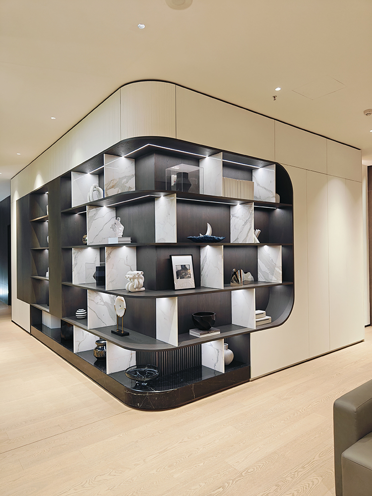 為何現(xiàn)代人裝修時(shí)都喜歡選擇烤漆門(mén)?慧杰家居帶你了解其中的門(mén)道